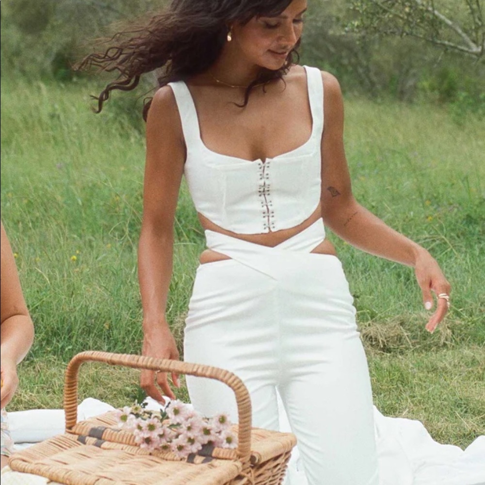 White set - Picture 2 of 2